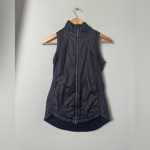 Lululemon Rebel Runner Vest Petal Camo Embossed Black Wee Stripe Size 4 - Picture 4 of 13